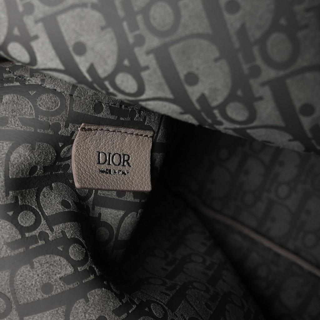 Icons Calfskin Privé Tote Beige