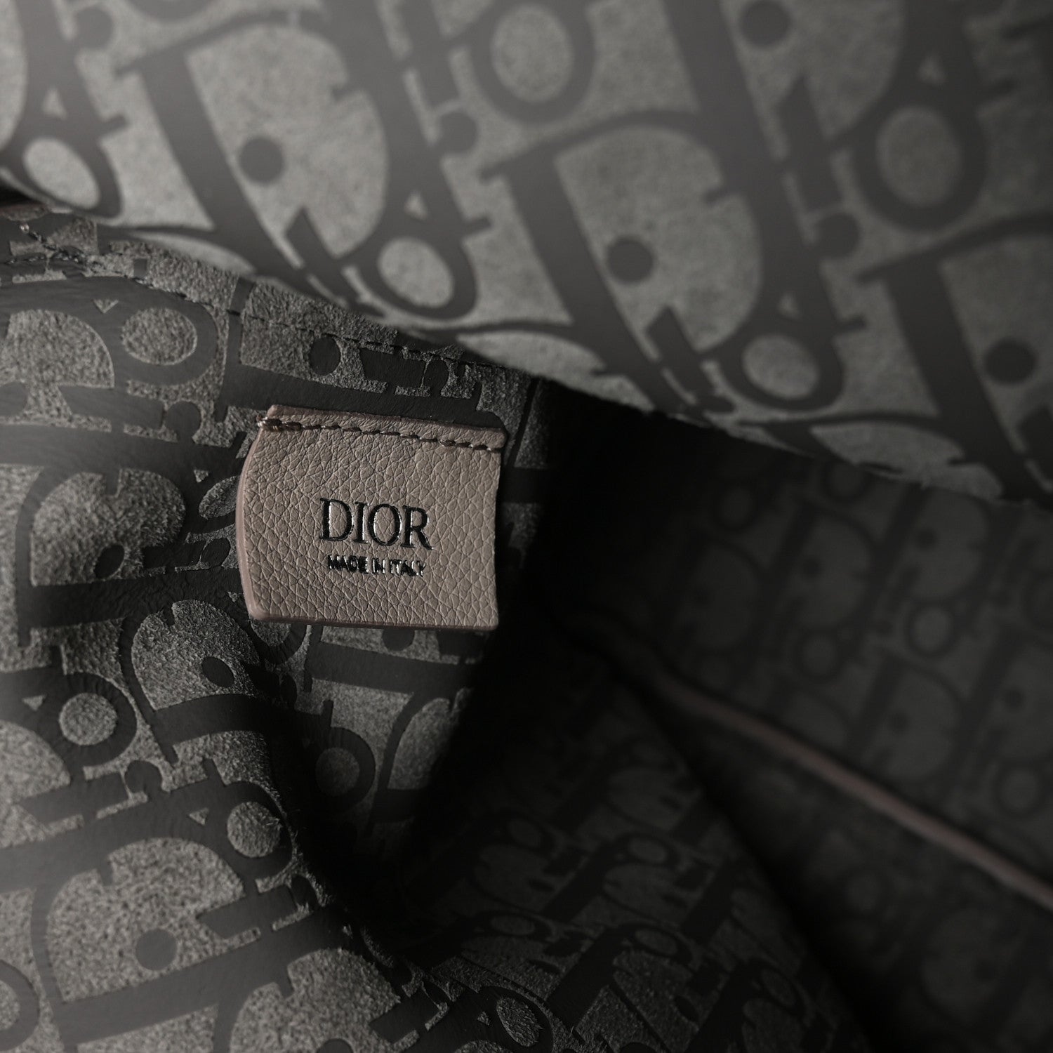 Icons Calfskin Privé Tote Beige