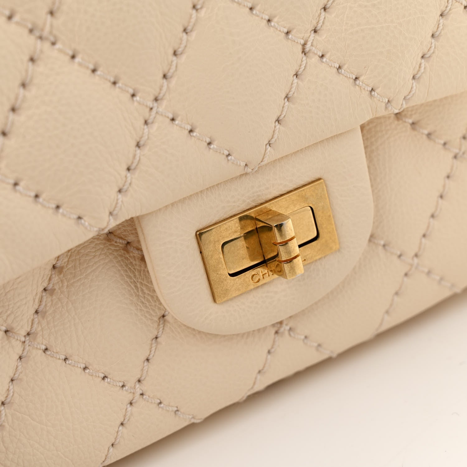 Aged Calfskin Quilted 2.55 Reissue 226 Flap Ivory