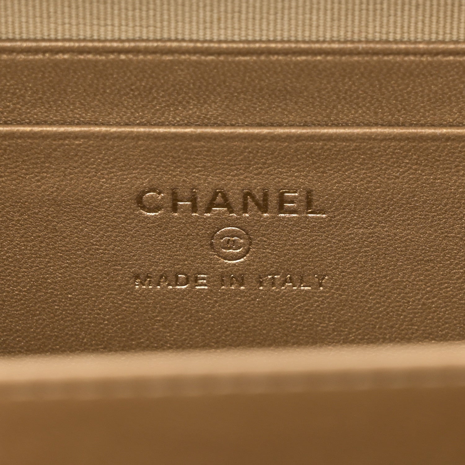 Lambskin Quilted CC Pearl Crush Camera Case Grey