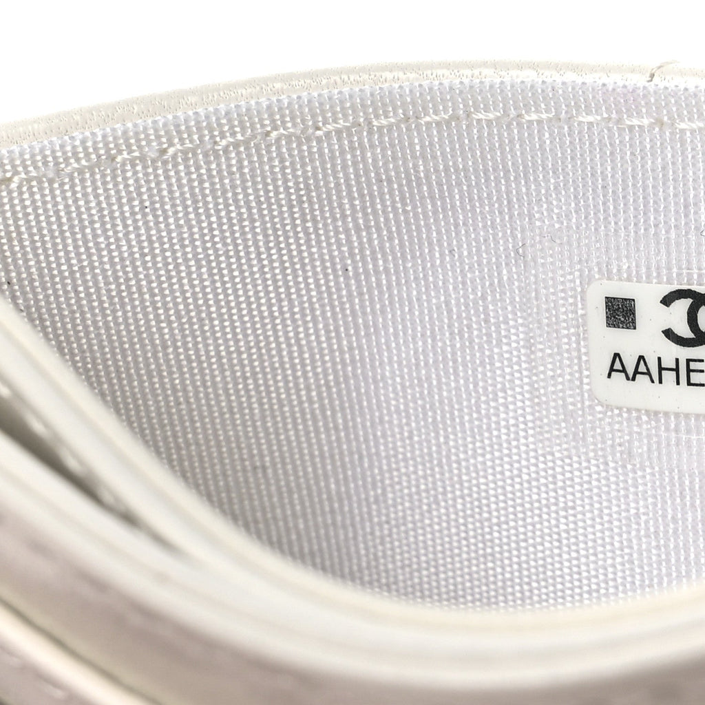 Lambskin Quilted Chanel 19 Card Holder White