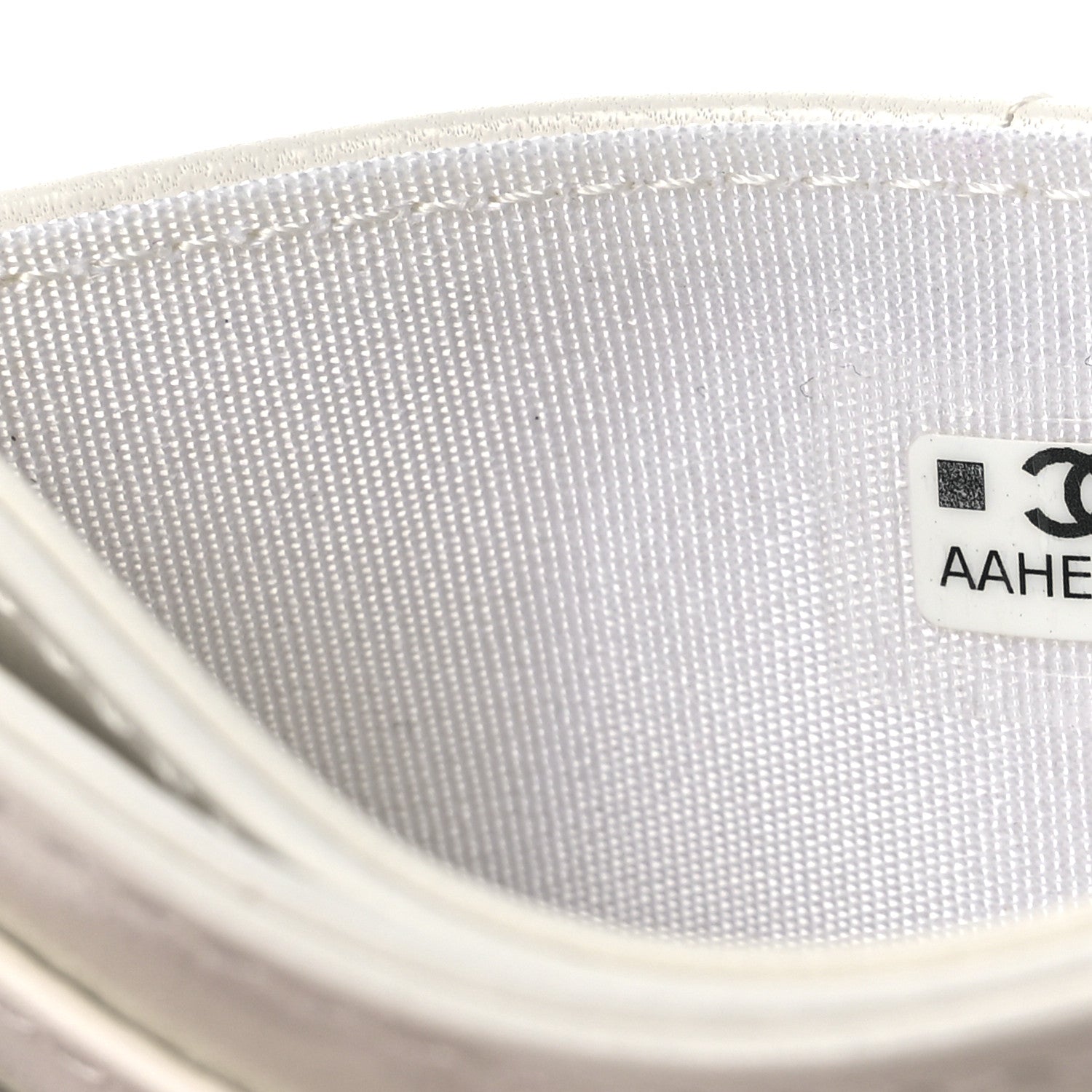 Lambskin Quilted Chanel 19 Card Holder White