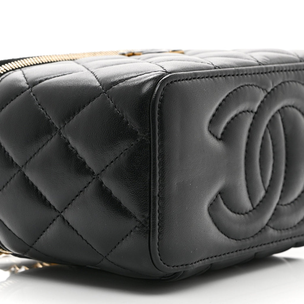 Lambskin Enamel Quilted Small Vanity Case With Chain Black
