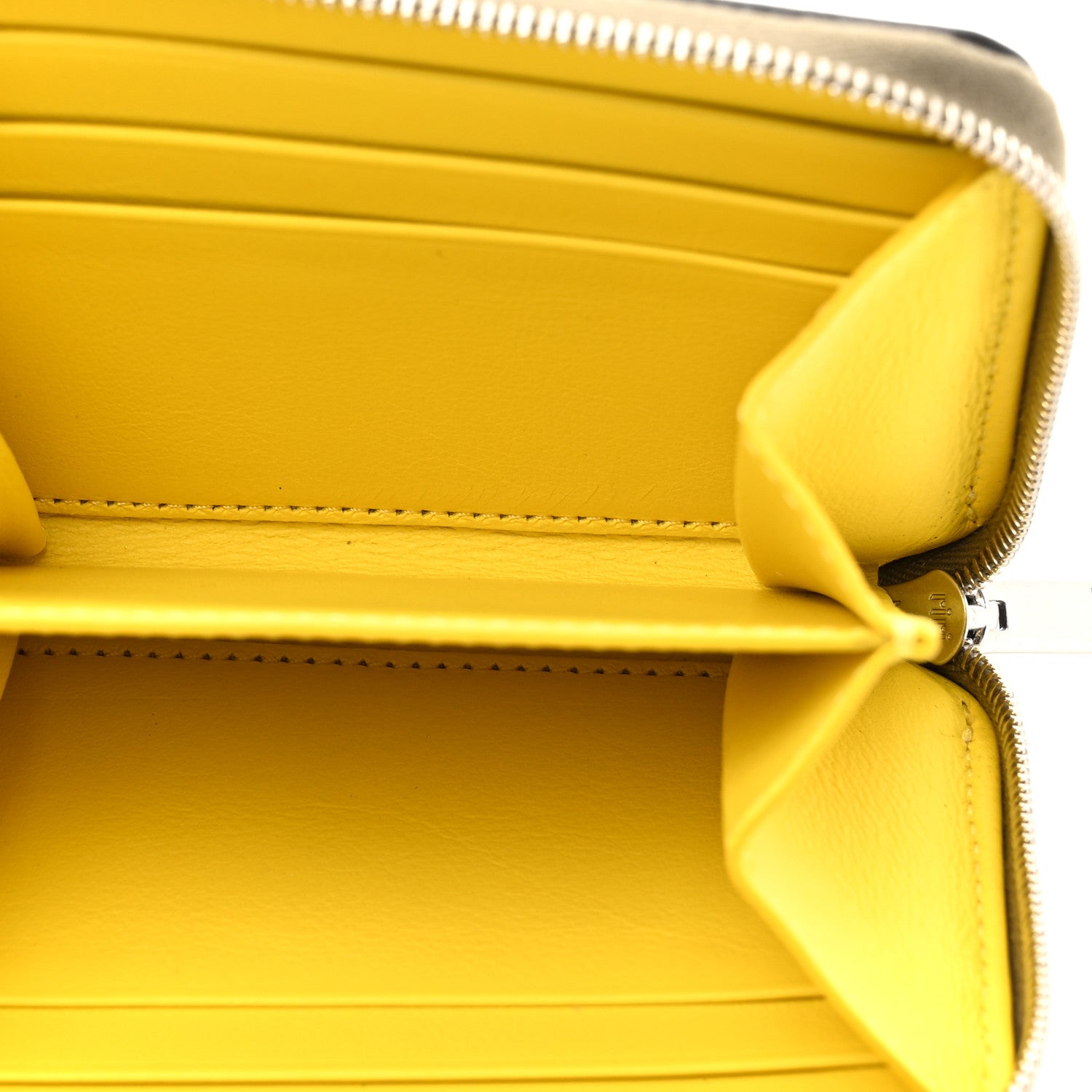 Grained Calfskin Compact Zipped Wallet Souris