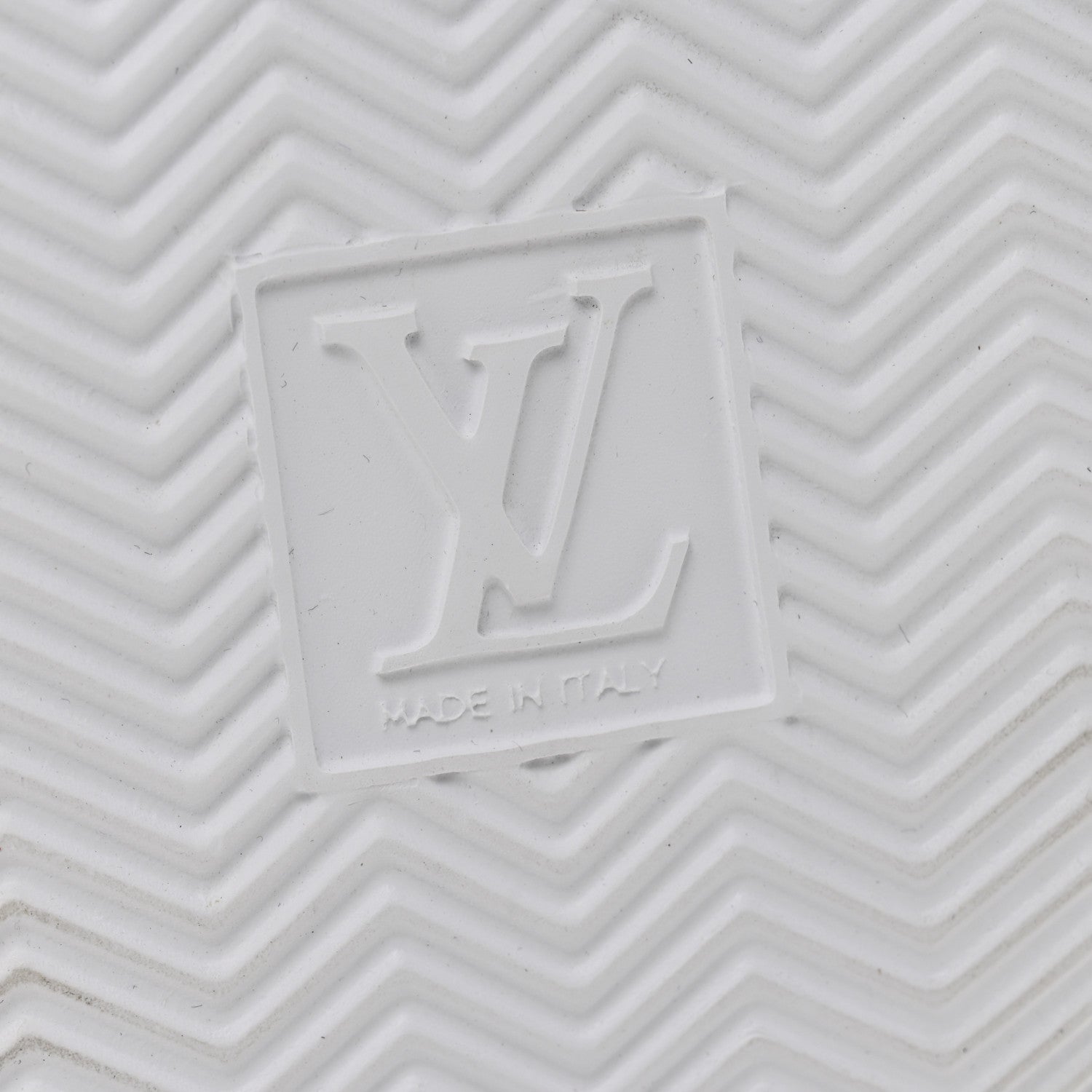 Grained Calfskin Embossed Monogram Mens Beverly Hills Sneakers 8.5 White