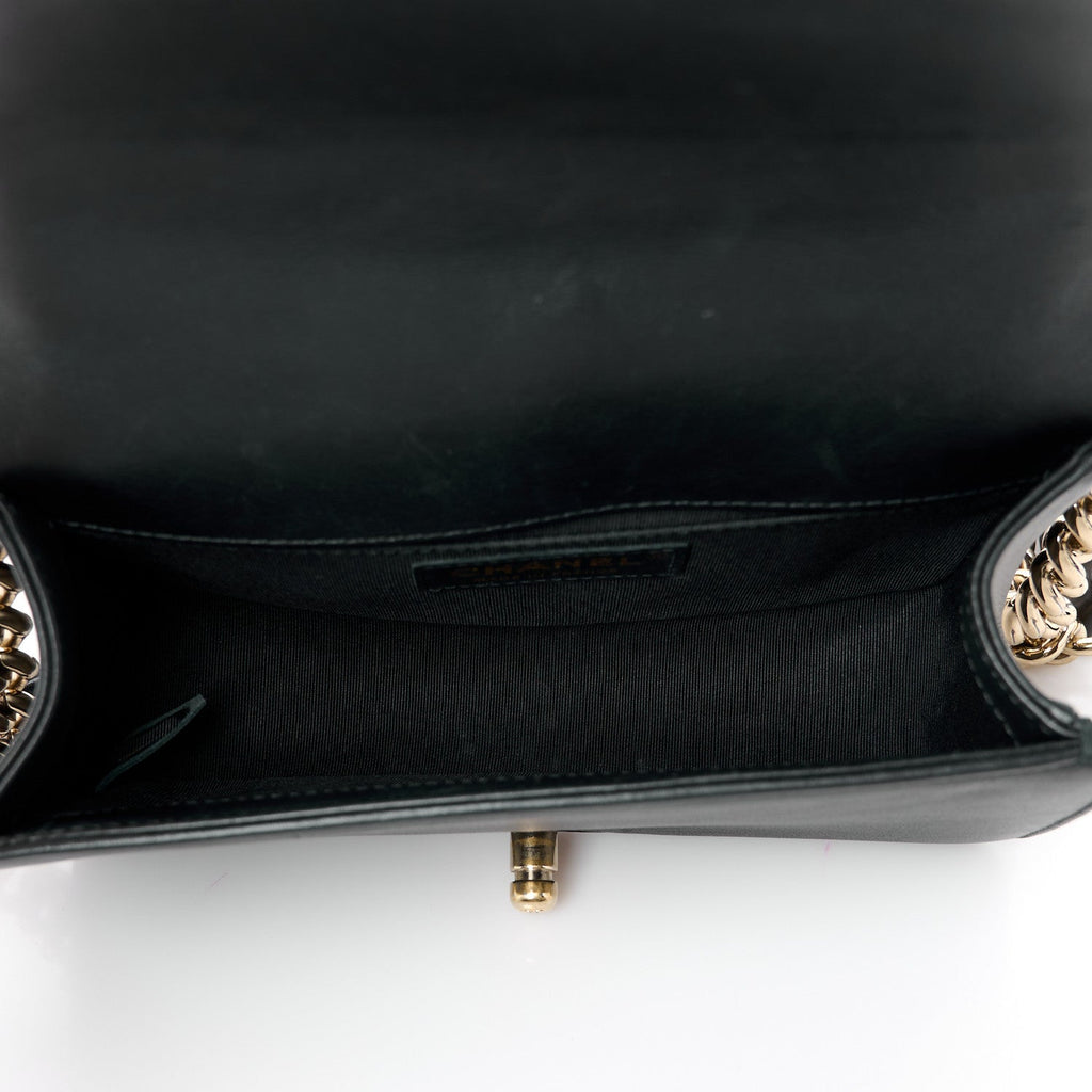 Lambskin Chevron Quilted Small Boy Flap Black