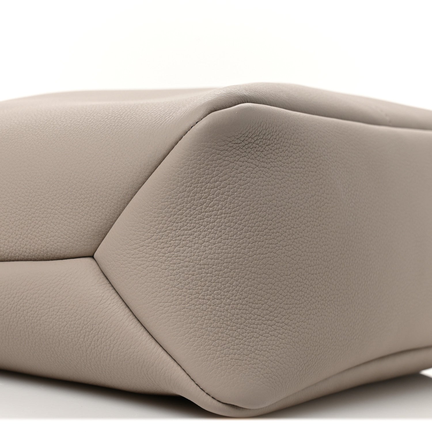 Icons Calfskin Privé Tote Beige