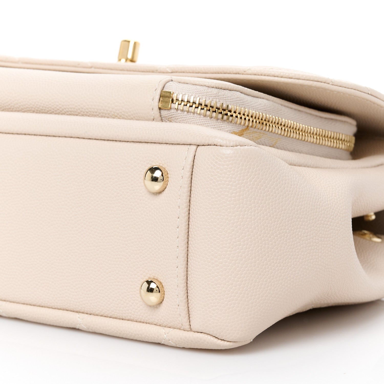 Caviar Quilted Medium Business Affinity Flap Light Beige