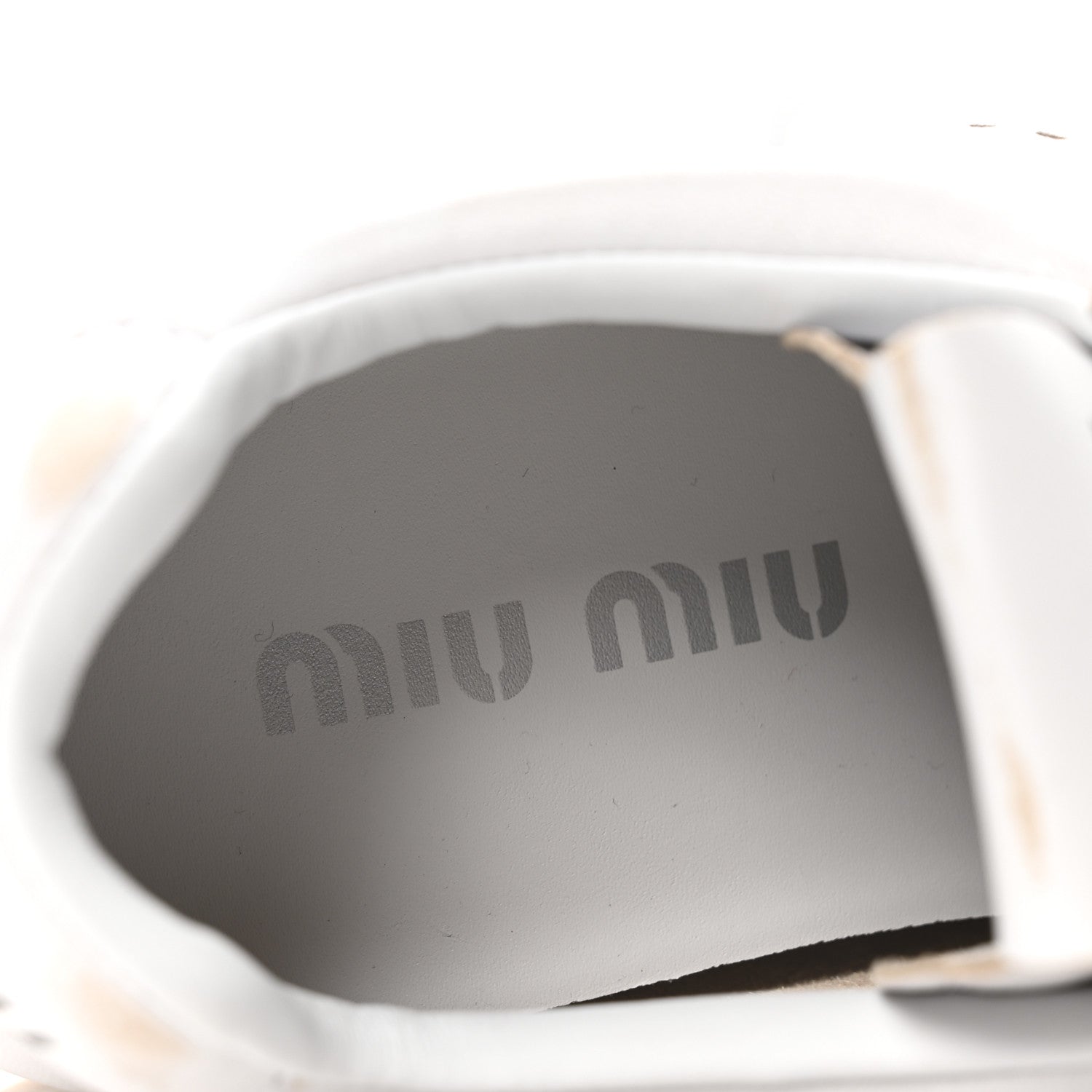 Bleached Calfskin Womens Plume Low Top Sneakers 37 White