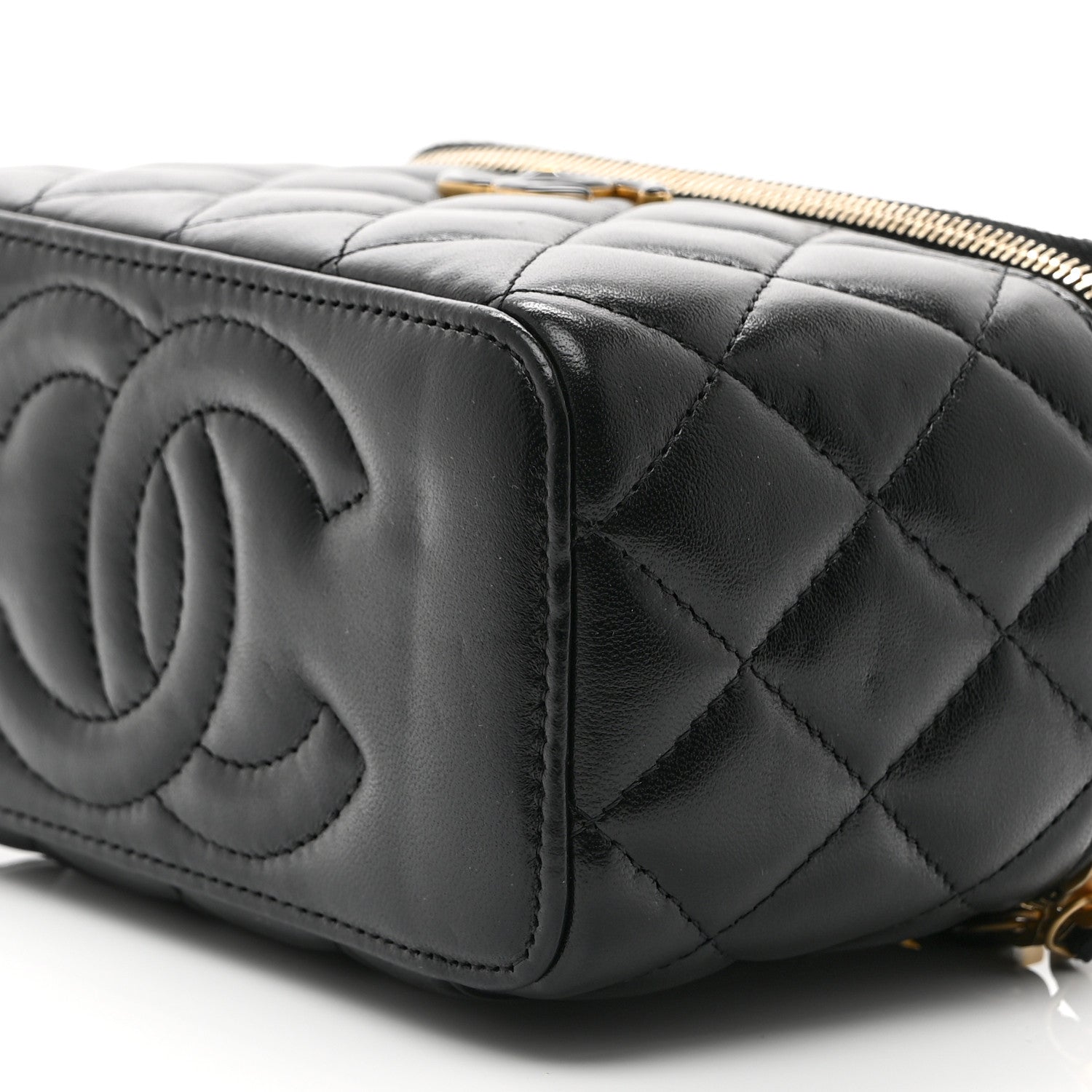 Lambskin Enamel Quilted Small Vanity Case With Chain Black
